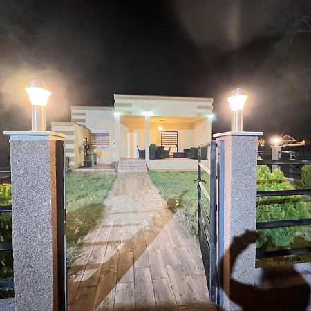 Villaversa Ulcinj Buitenkant foto