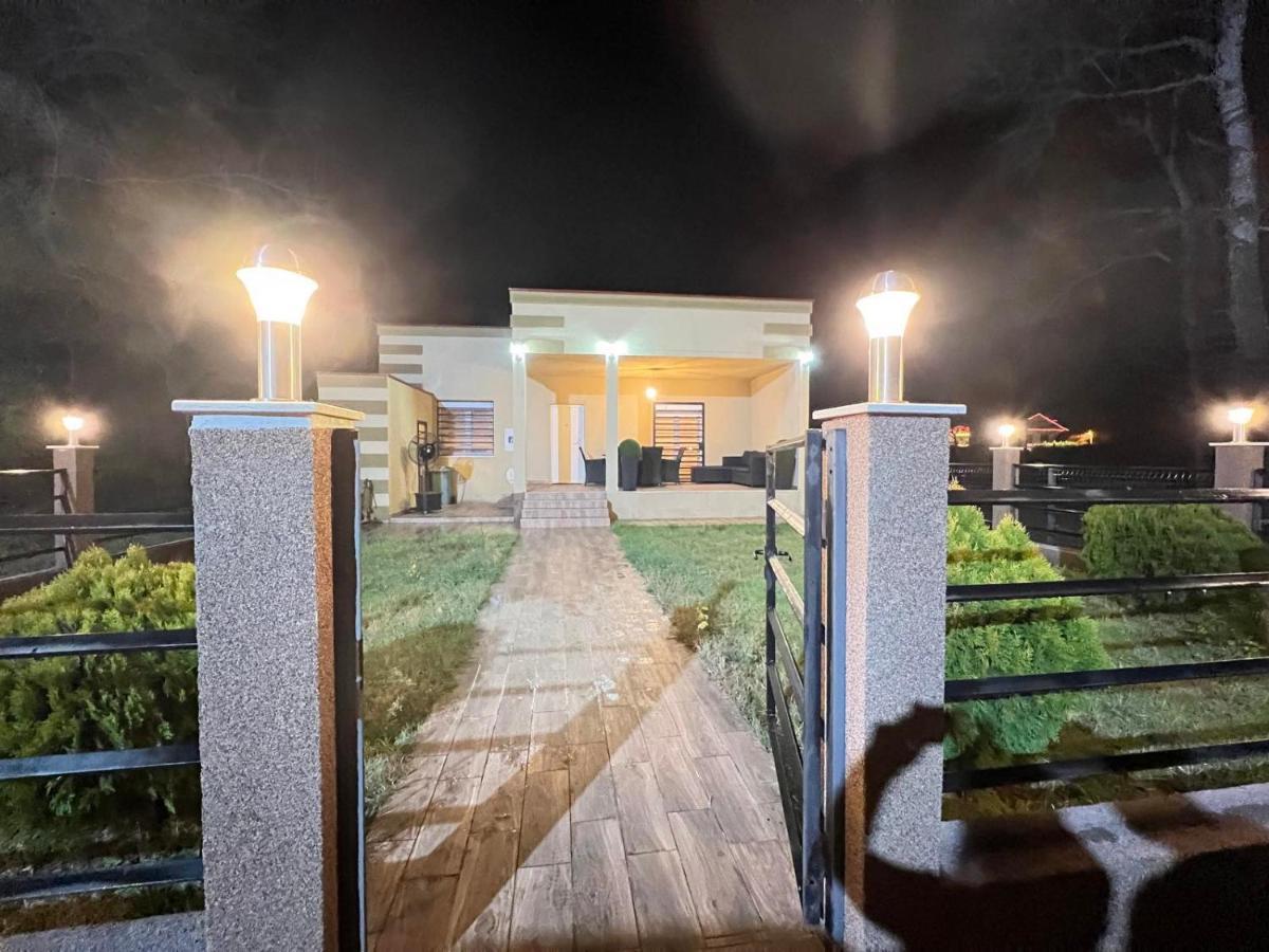 Villaversa Ulcinj Buitenkant foto